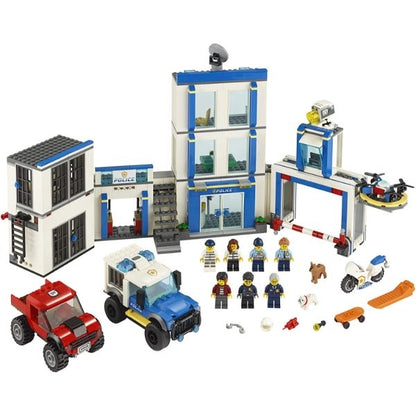 LEGO City: Police Station - 743 pieces