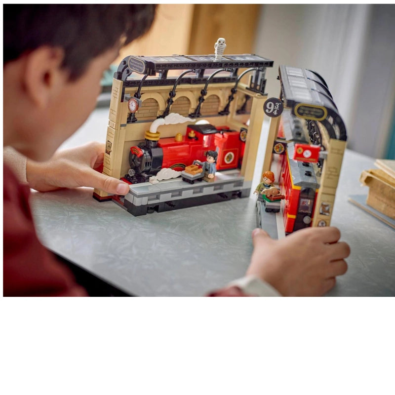 LEGO Harry Potter Book Nook: Hogwarts Express 832 Pieces