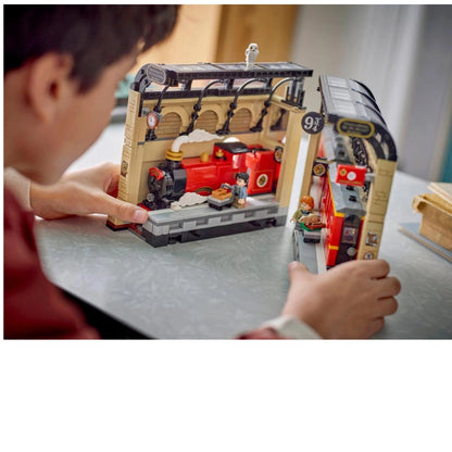 LEGO Harry Potter Book Nook: Hogwarts Express 832 Pieces