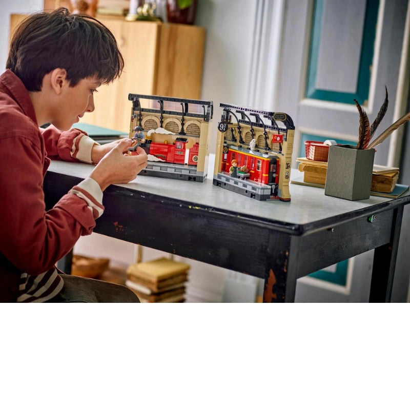 LEGO Harry Potter Book Nook: Hogwarts Express 832 Pieces