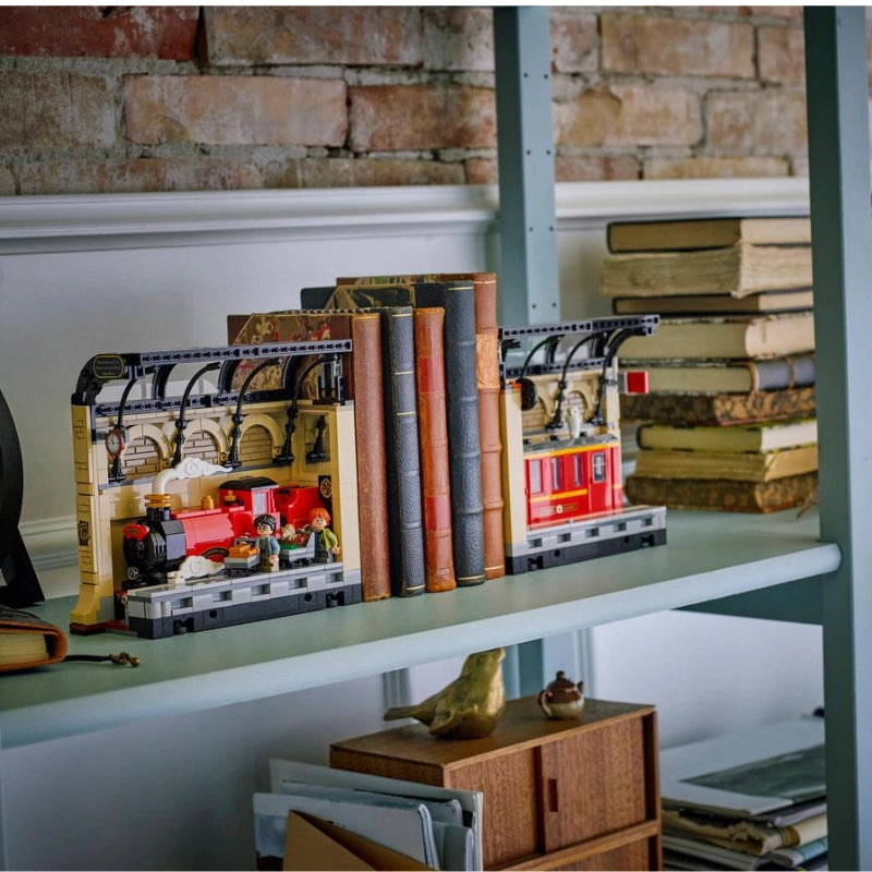 LEGO Harry Potter Book Nook: Hogwarts Express 832 Pieces