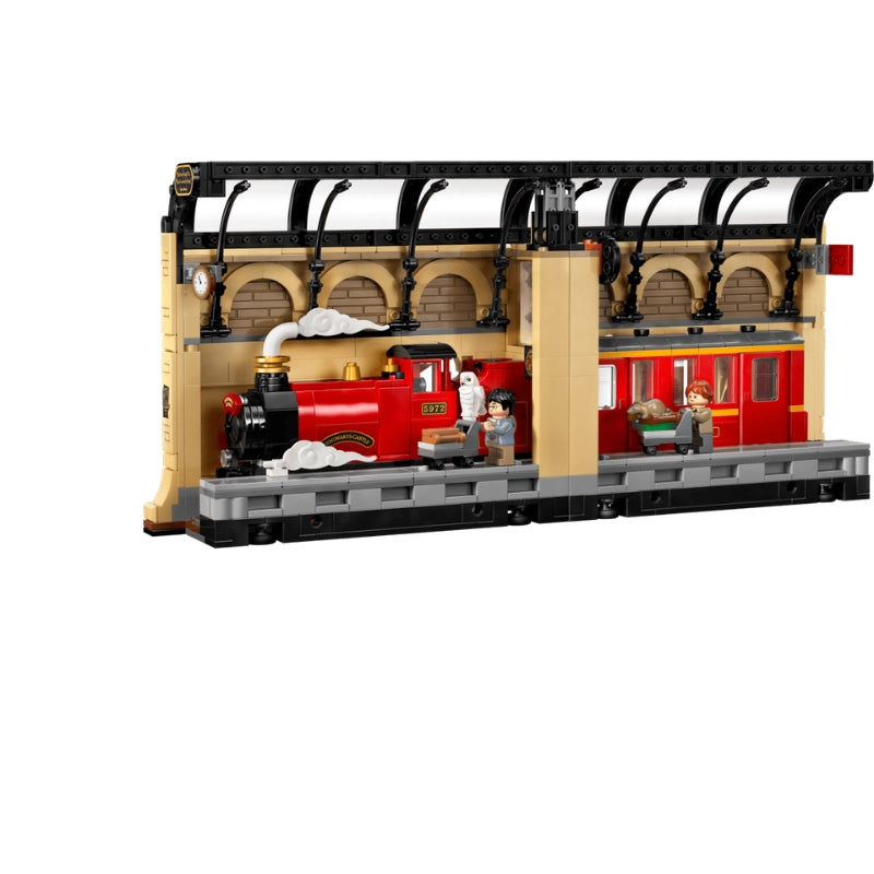 LEGO Harry Potter Book Nook: Hogwarts Express 832 Pieces