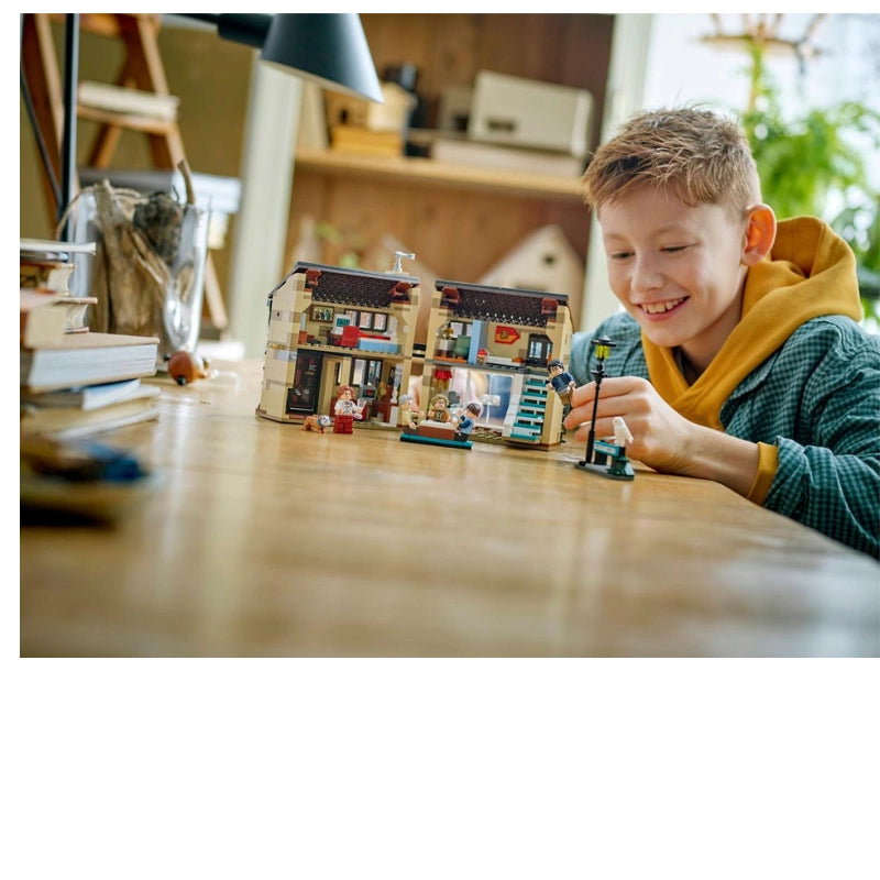LEGO Harry Potter Privet Drive: Aunt Marge's Visit 639 Pieces