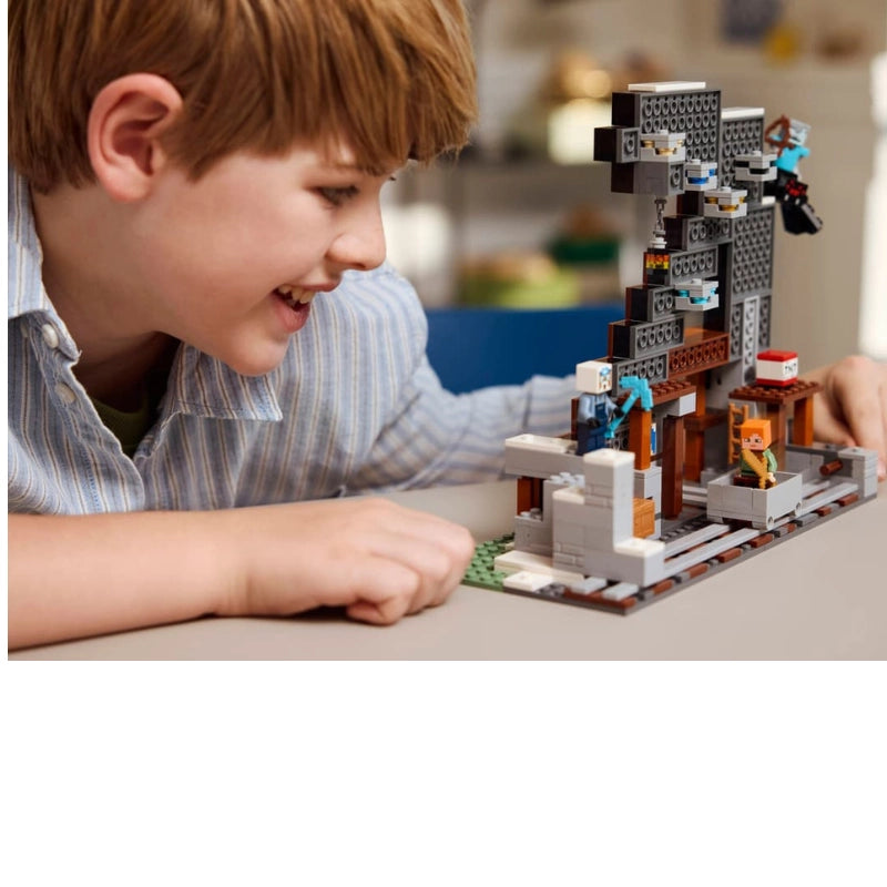 LEGO Minecraft® The Pickaxe Mine 530 Pieces