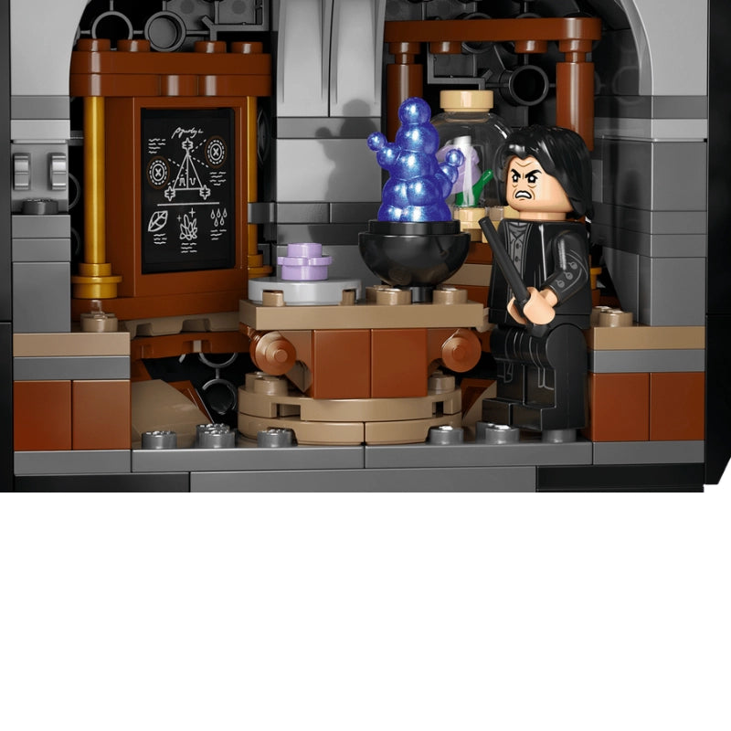 LEGO Harry Potter Cauldron: Secret Potions Classroom 652 Pieces