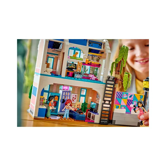 LEGO Friends Liann's Family House 949 Pieces