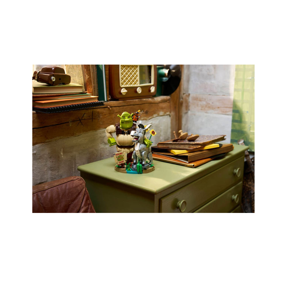 LEGO Shrek, Donkey & Puss in Boots 1403 Pieces