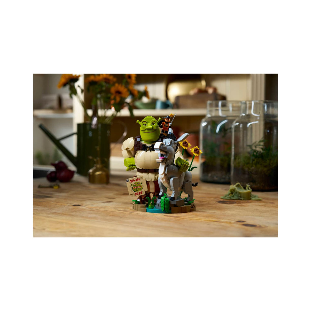 LEGO Shrek, Donkey & Puss in Boots 1403 Pieces