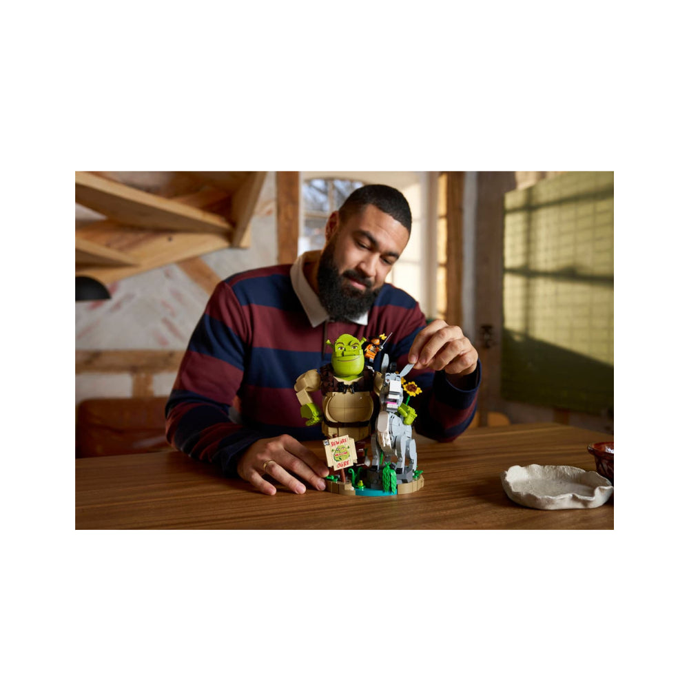 LEGO Shrek, Donkey & Puss in Boots 1403 Pieces